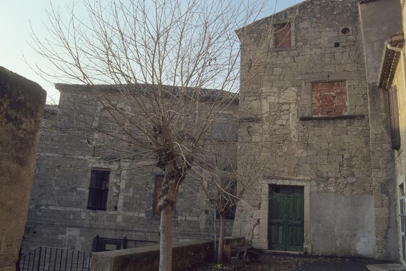 Façades sur cour.