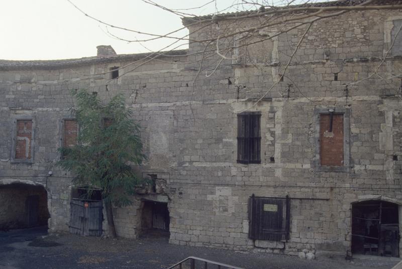 Façades sur cour.