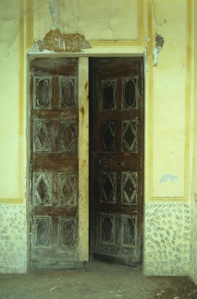 Intérieur ; porte.