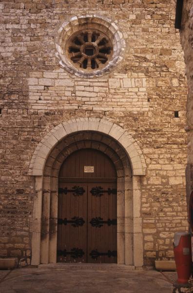 Façade ouest ; portail et occulus.