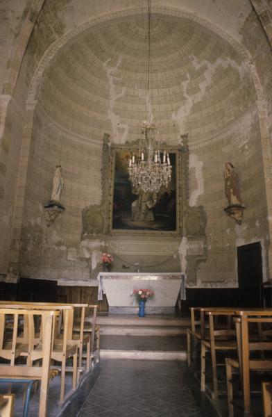 Intérieur ; nef et choeur.