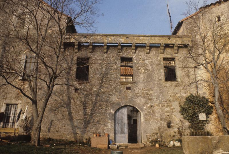 Partie centrale de la façade principale.