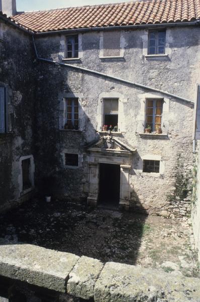 Cour intérieure.