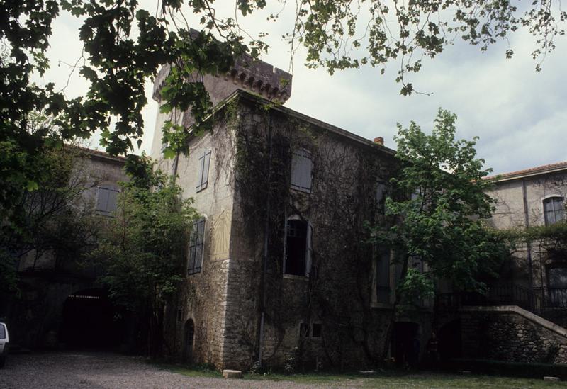 Façades sur jardin et tour ouest.