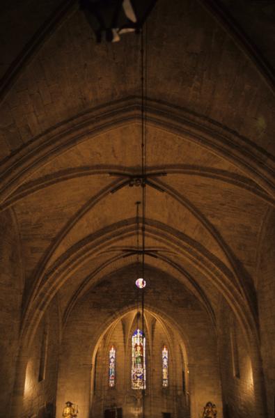 Intérieur ; voûte de la nef et arc triomphal du choeur.