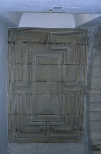 Intérieur ; escalier ; plafond sculpté.