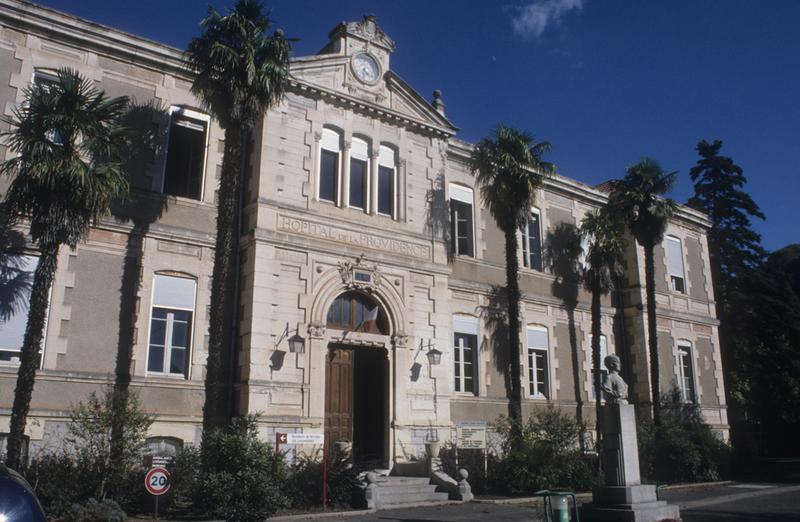 Vue de la façade principale.