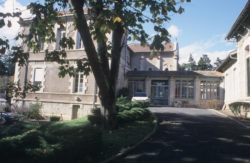 Vue de la façade principale.