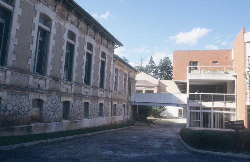 Vue de la façade principale.