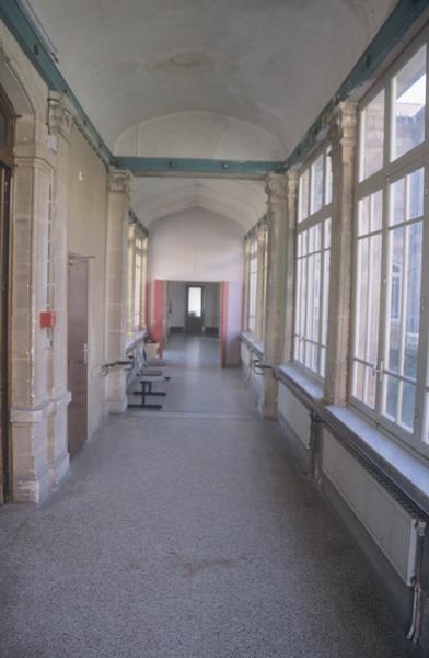 Vue de la façade principale.