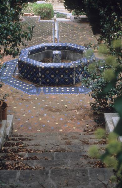 Jardin. Fontaine mauresque.