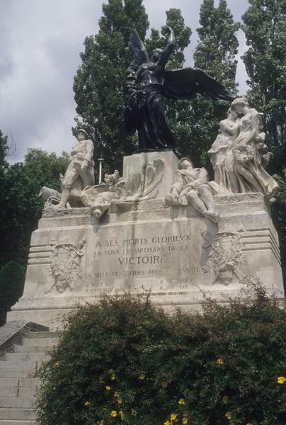 Monument aux morts et à la victoire.