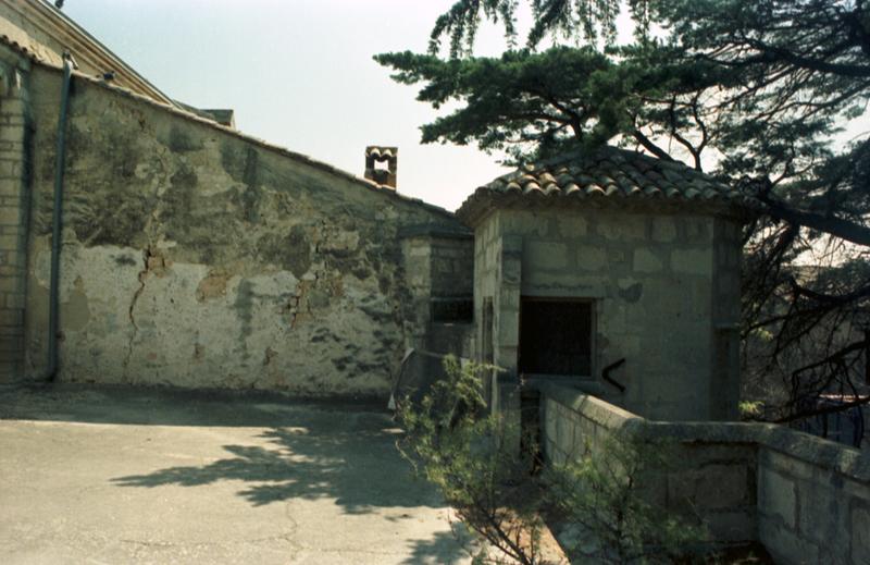 terrasse et tourelle de l'escalier à vis, côté sud-ouest des bâtiments.