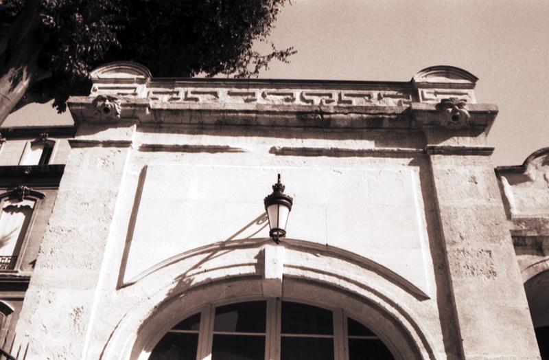 Pavillon d'entrée nord ; façade sur la cour.