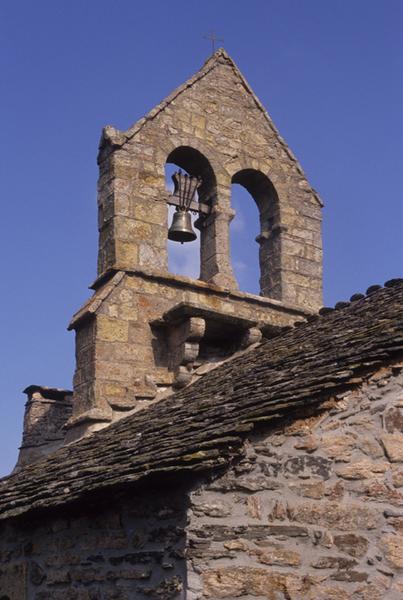 Clocher mur à deux baies.