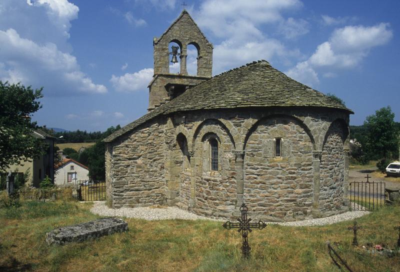 Vue d'ensemble et cimetière.