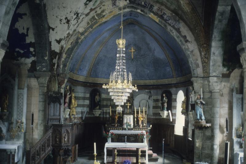 Intérieur, vue de l'abside.