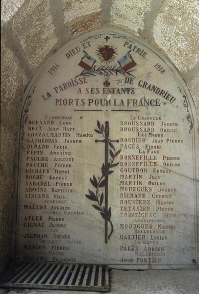 Plaque commémorative de la première guerre mondiale.