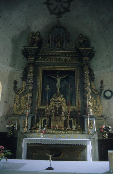 Intérieur, retable.