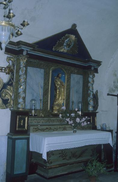 Intérieur, autel de la chapelle latérale sud ouest.