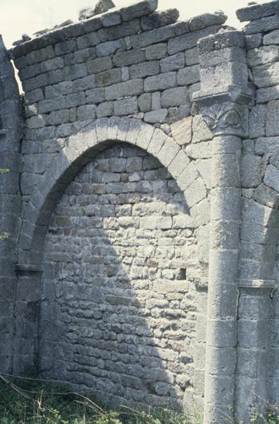 Mur intérieur nord, départ de voûte.
