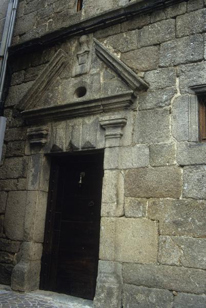 Porte, 4e maison.