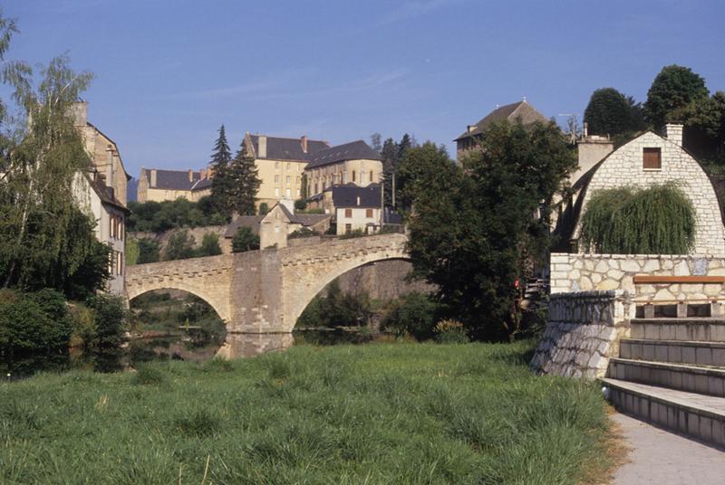 Vue latérale des deux arches.