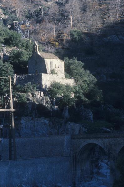 Vue générale sud-ouest et pont sur la Borne.