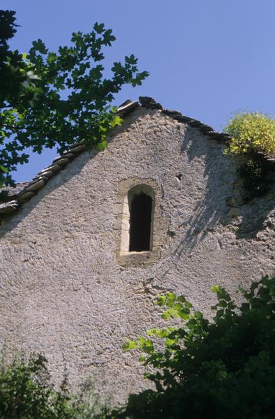 Vue du transept sud : détail de baie.