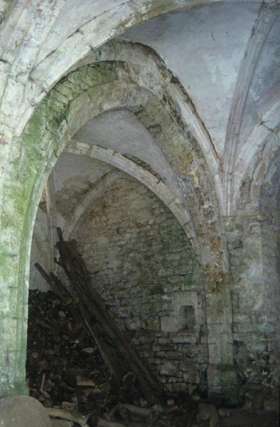 Intérieur ; chapelle nord : niche liturgique.