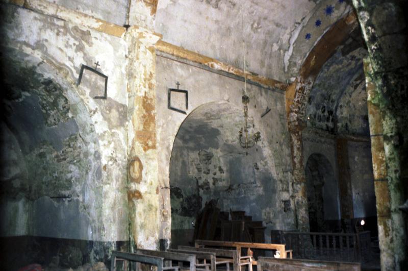 Intérieur ; nef, chapelles nord et choeur.