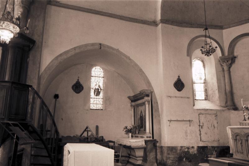 Intérieur ; partie du choeur et chapelle au nord.