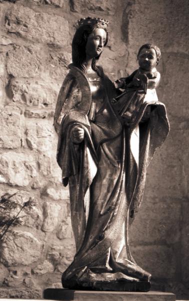 Intérieur ; statue Vierge à l'enfant.