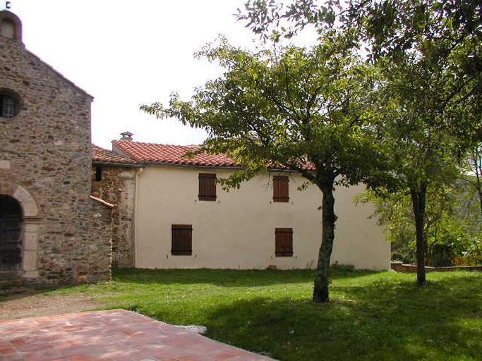 Maison jouxtant l'église.