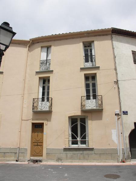 Enclos canonial. Maison 7-9 place du chapitre. Façade du 9. Partie donnant accès à l'ancienne sacristie et salle capitulaire (parcelle 295).