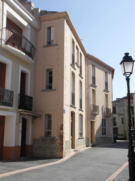 Enclos canonial. Maison 7-9 place du chapitre. Façade.