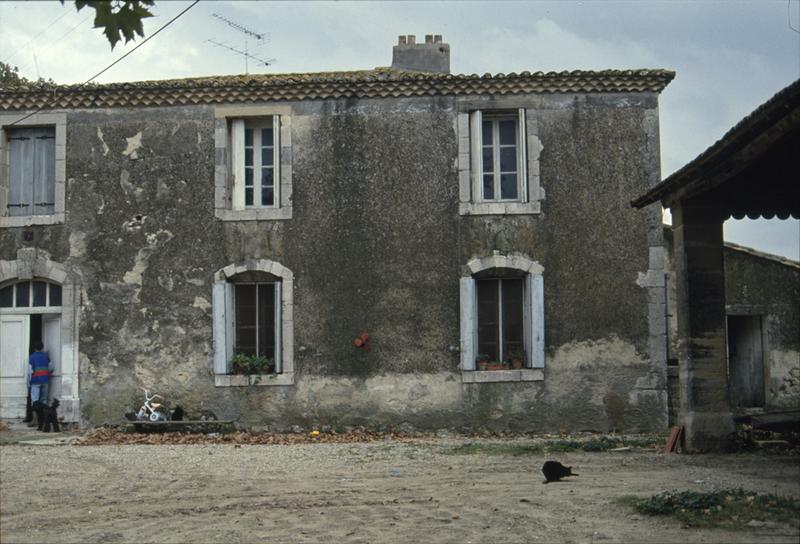 Habitation centrale : façade principale ; partie ouest.