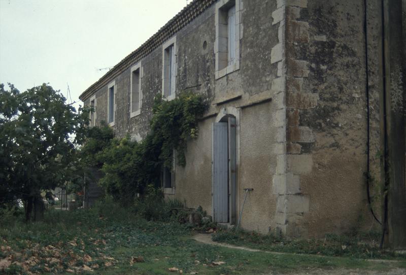 Habitation centrale : façade arrière au sud.