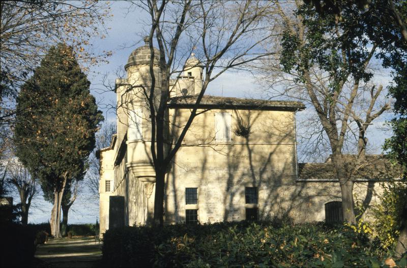 Façade sud du corps du logis et des communs.