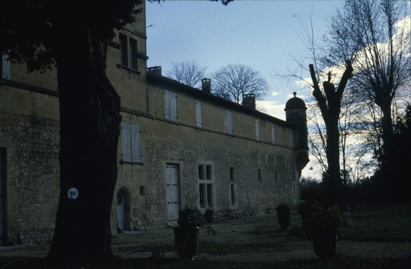 Façade ouest sur le parc.