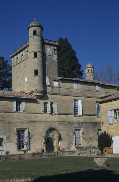 Corps de logis sur cour avec l'entrée.