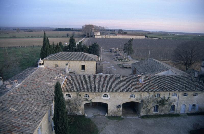 Cour intérieure ; vue aérienne de l'aile est.