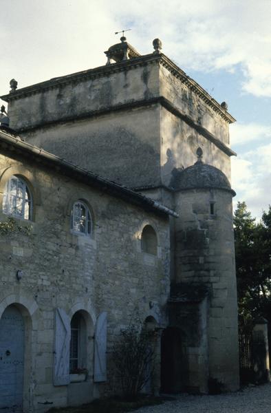 Pigeonnier ; façade côté cour.