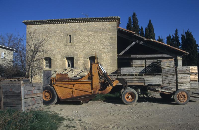 Communs : construction isolée.