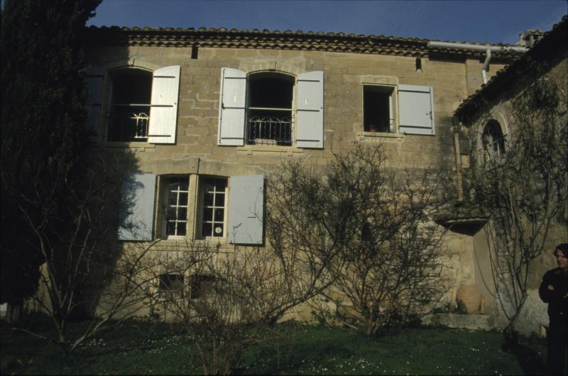 Communs ; angle nord-est des logements sur cour intérieure (Jean-Louis Vayssettes à droite).