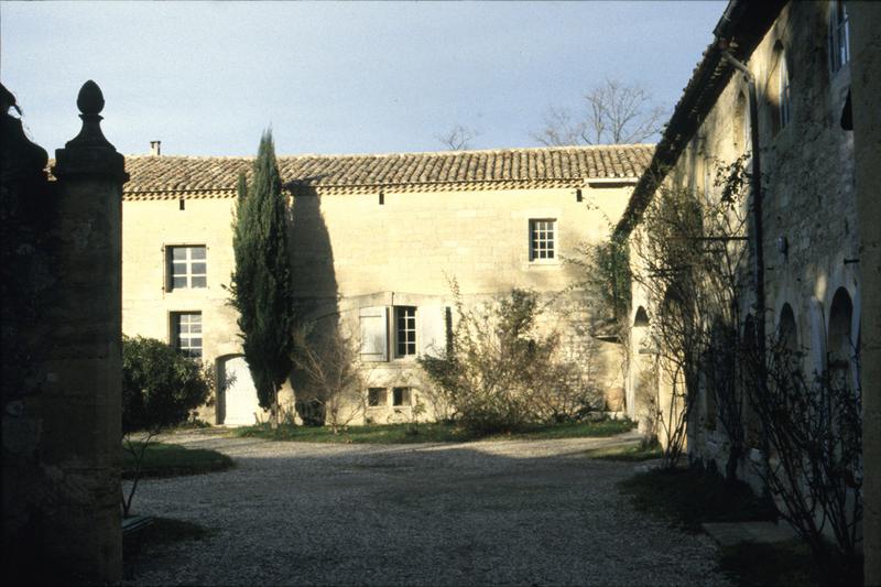 Communs ; angle nord-est des logements sur cour intérieure.