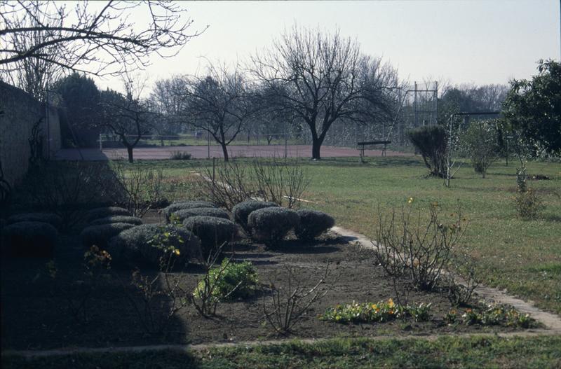 Jardin ; ancien potager vue depuis l'orangerie.