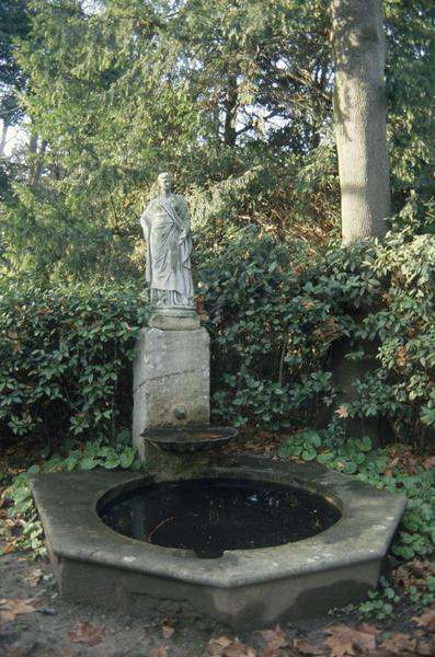 Parc ; bassin de Cerès ; vasque ancienne base de l'échauguette.