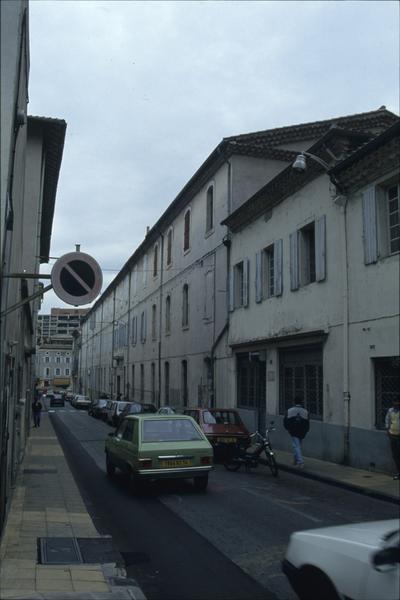 Façade sur la rue Pasteur vue depuis l'hôtel de ville.