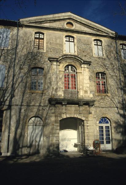 Façade principale sur la cour intérieure : corps central.